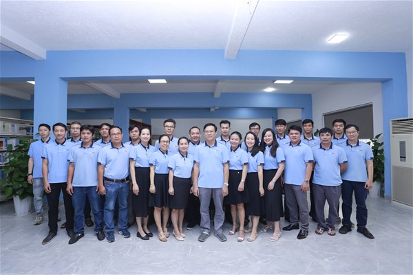 Tập thể CB-GV-NV Trung tâm Thông tin tư liệu